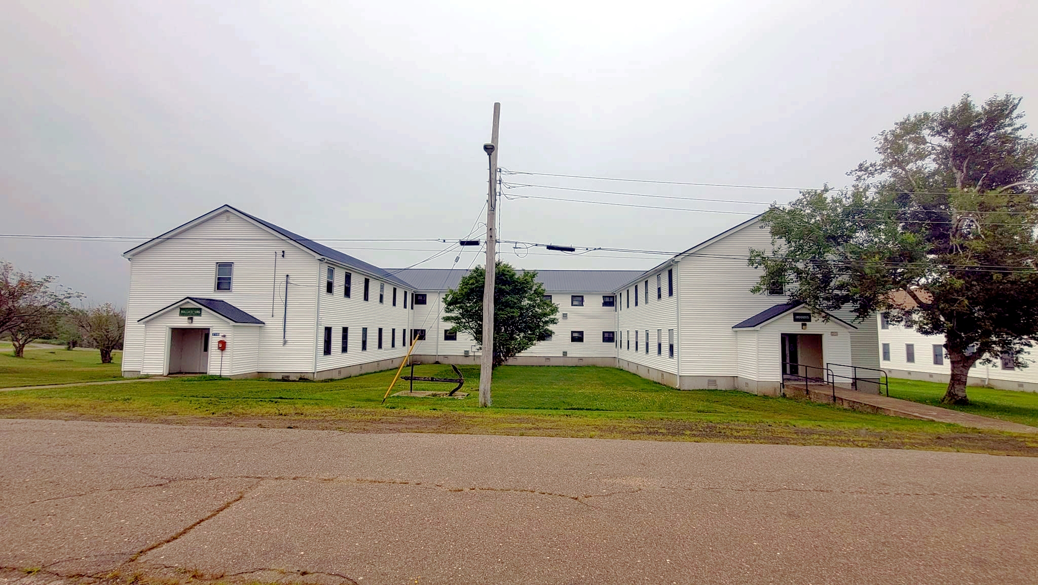 Wallaceburg  (L) + Iroquois (R)34-3S (L) + 34-3N (R)(front)716 Lancaster Drive 